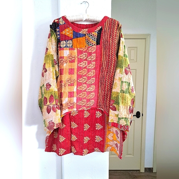 [Kantha] Quilted Reversabile Red Floral Patchwork Top Free Size - Picture 3 of 5